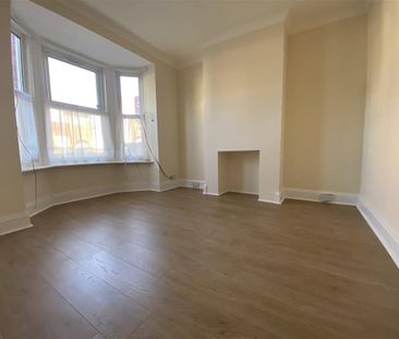 3 Bed Semi-Detached House, Grove Road, SO15 - Photo 1