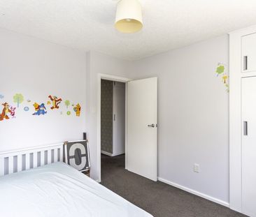 Charming 3 Bedroom Family Home - Photo 3