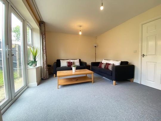 3 bedroom semi-detached house to rent - Photo 1