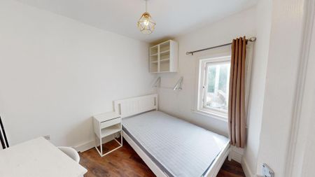 5 bedroom flat to rent - Photo 3