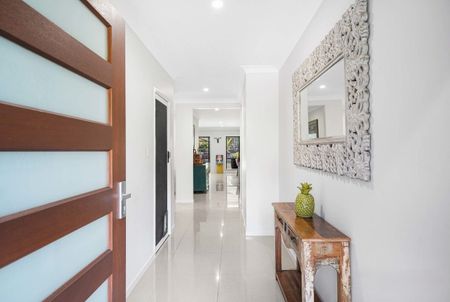 BREAK LEASE - IMMACULATE FAMILY HOME IN NORTHERN BEACHES - Photo 2