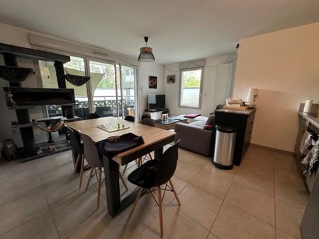 Location Appartement 3 pièces 62m² BONNEVILLE 74130 - Photo 2