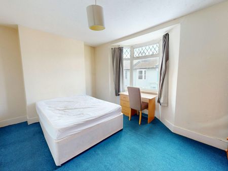 Terraced House to rent on - Photo 4