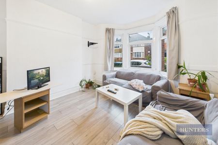 4 bedroom House To Let - Photo 2