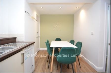 6 Bedroom Student Houses in Woodhouse - Photo 4