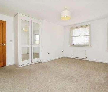 The Chase, Upminster, RM14 - Photo 1