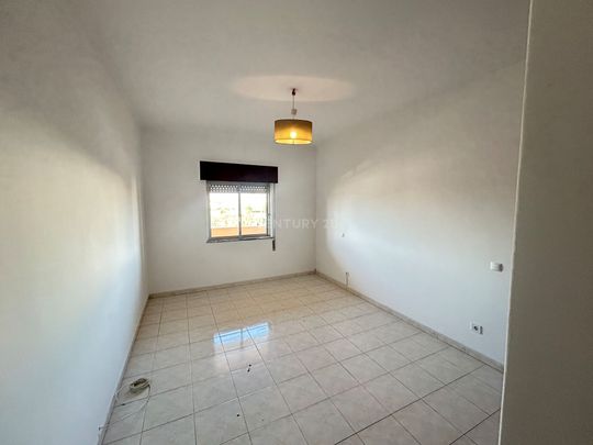 Apartamento T2 +1 para arrendar em Faro - Photo 1