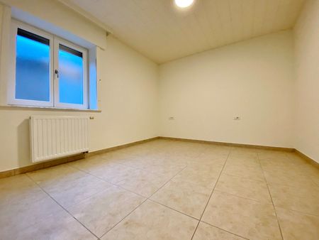 Vernieuwde woning met garage, tuin en uitweg in de dorpskern. - Photo 5