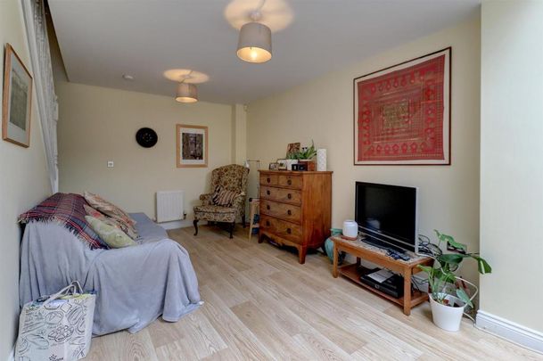 2 bedroom house to rent - Photo 1