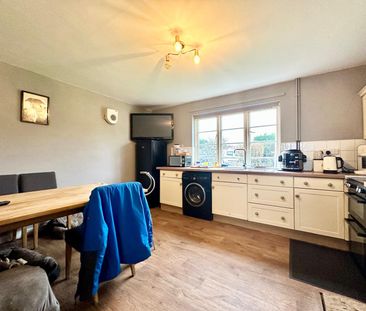 4 bedroom detached house to rent - Photo 2