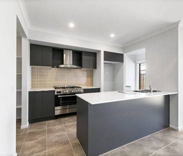 BRAND NEW FAMILY HOME IN SOUGHT-AFTER STONEHILL ESTATE - Photo 5