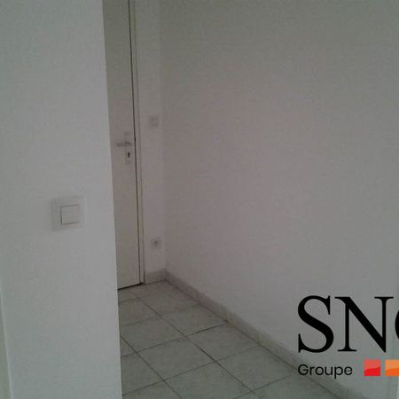 T2 AVEC BALCON ET PLACE DE PARKING - Photo 4