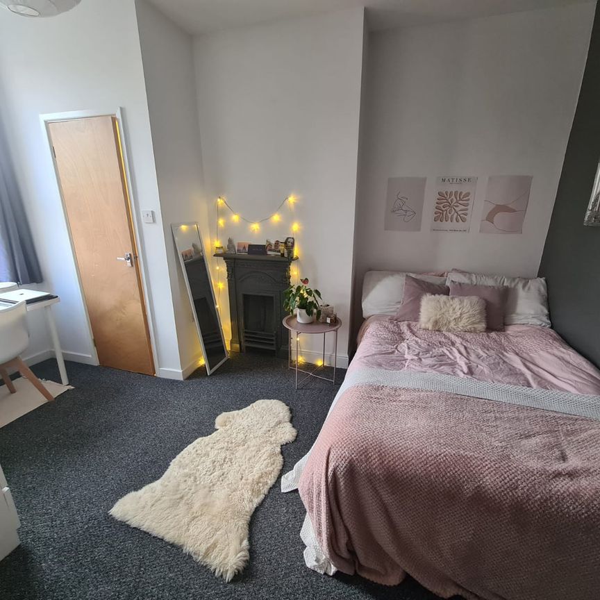 3 Bed - 11 Pennington Street, Woodhouse, Leeds - LS6 2JP - Student - Photo 1