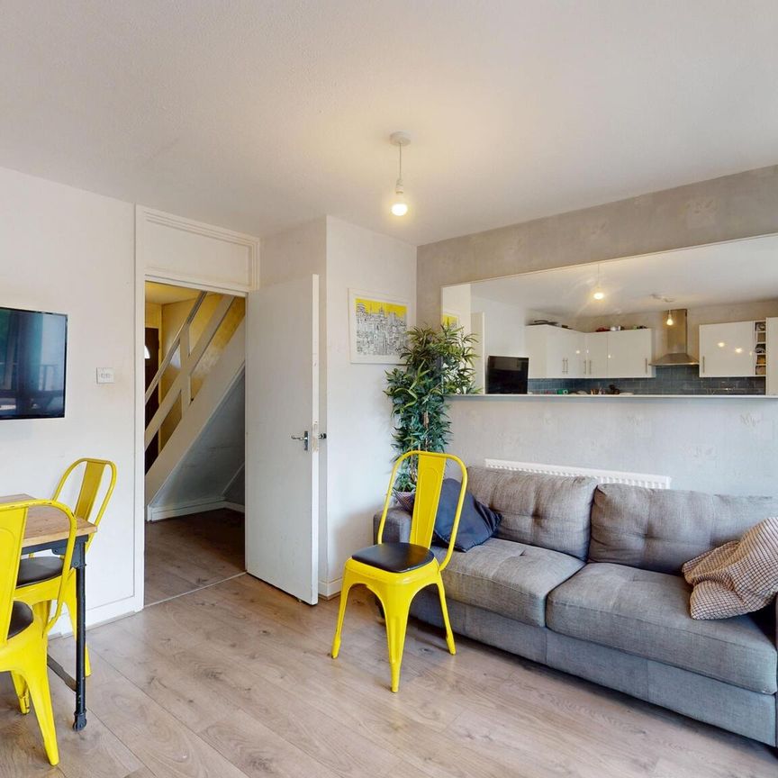 18 Hind Grove – Room 2 - Photo 1