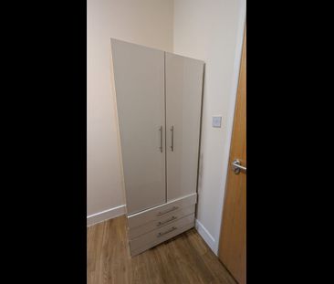 Room in a Shared Flat, Russell St, NG7 - Photo 1