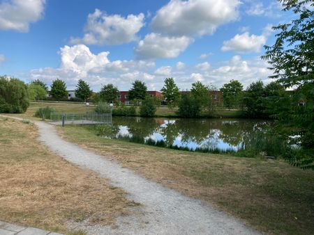 LÄGENHET I LUND, BRUNNSHÖG. Unik hörnlägenhet med ljusinsläpp från alla fyra väderstreck, uthyres från 1 augusti - Foto 4