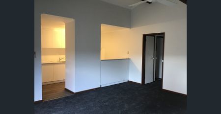 Spacious 2 bedroom unit - Photo 2