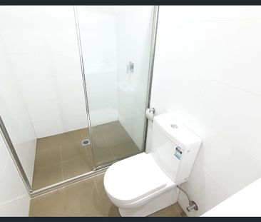 Modern 2 Bedroom apartment with security parking - Photo 5