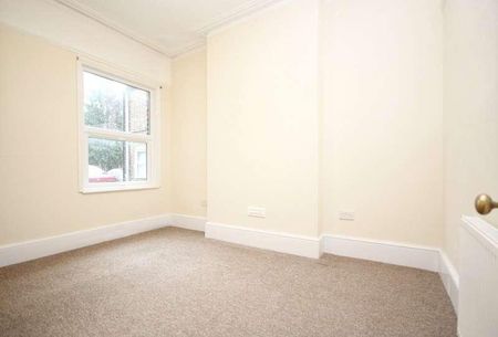 Eastern Road, Romford, Essex, RM1 - Photo 5