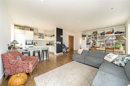 Tizzard Grove, Kidbrooke Village, London, SE3 9EP - Photo 2