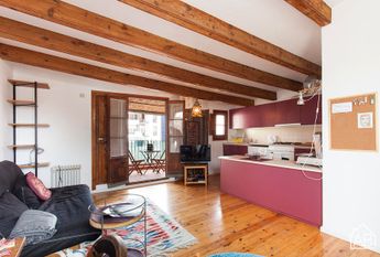 Lovely studio apartment with a terrace close to Las Ramblas
