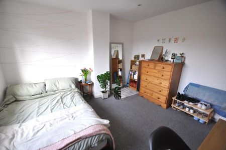 1 bedroom in a house share to rent - Photo 4