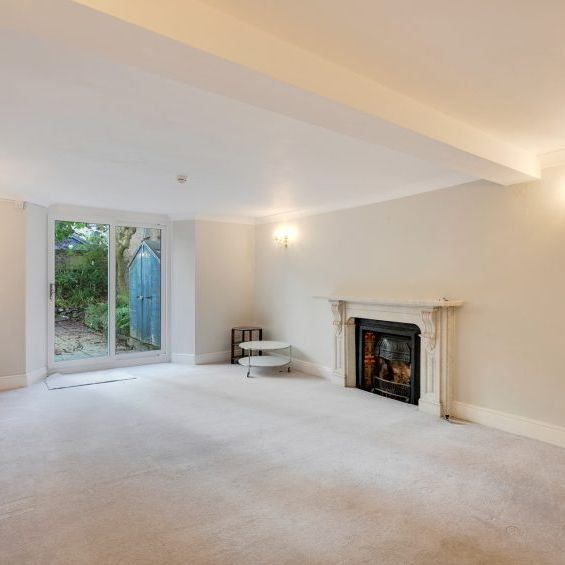 2 Bed Flat - Photo 1