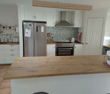 5-bedroom shared house / townhouse, Ronda Ave - Photo 5