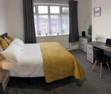1 bedroom in a house share to rent - Photo 2