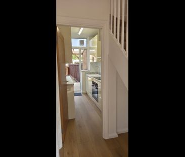 3 Bed Terraced House, Northover, BR1 - Photo 4