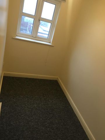 2 bedroom terraced house for rent - Photo 3