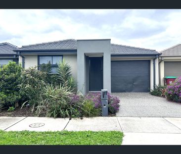 17 Switch Street, Clyde, Vic 3978 - Photo 2