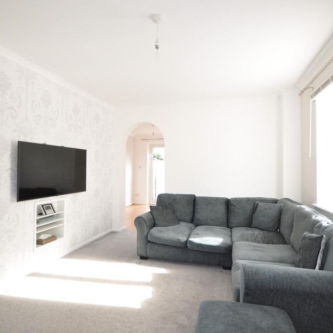 3 bedroom end of terrace house to rent - Photo 1