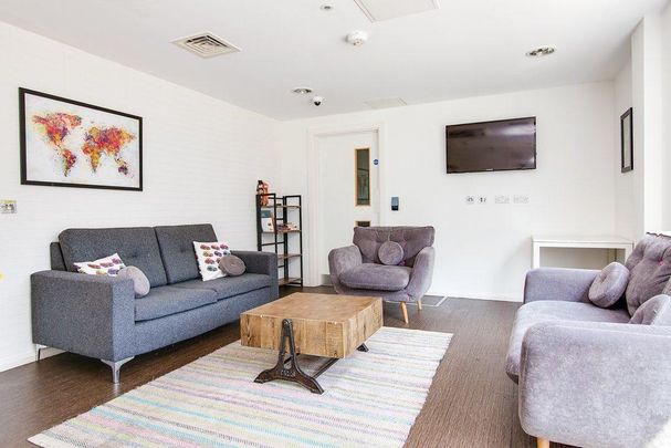 Studio to rent - Photo 1