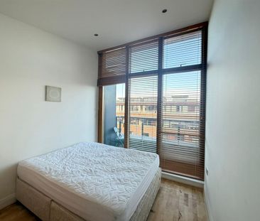 The locks, Charlotte Quay Dock, Ringsend, Dublin 4 - Photo 1