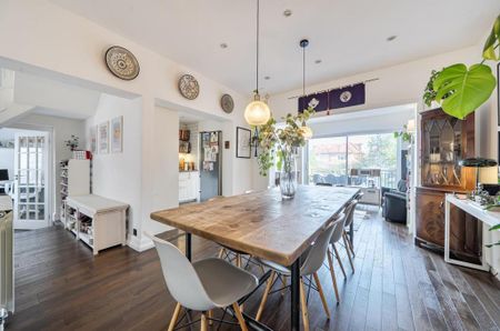 4 bedroom semi-detached house to rent - Photo 3