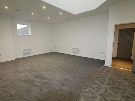 Flat to rent on - Photo 2