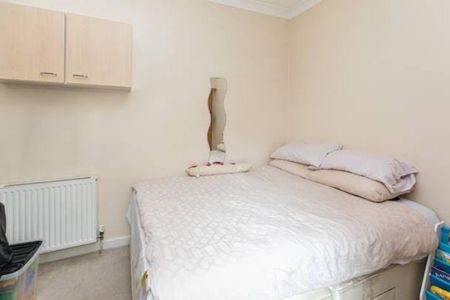 1 bed in Victoria Park Place, Winton - Photo 3