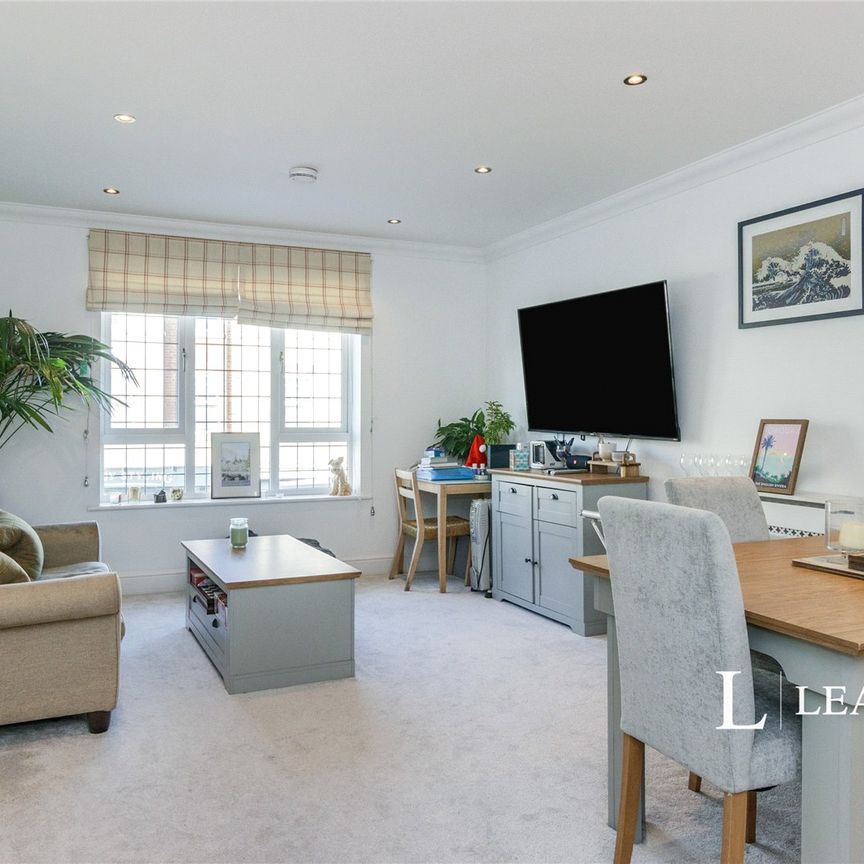 1 bedroom house to rent York Road, Weybridge, KT13 - Photo 1