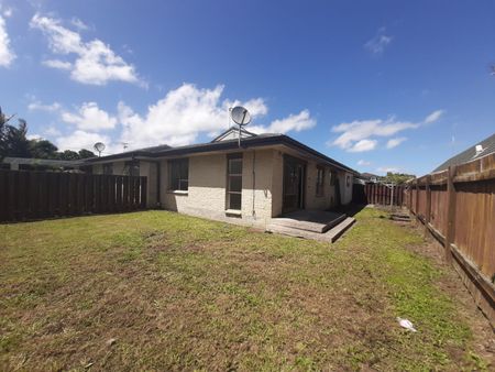 Spacious Unit - Photo 2
