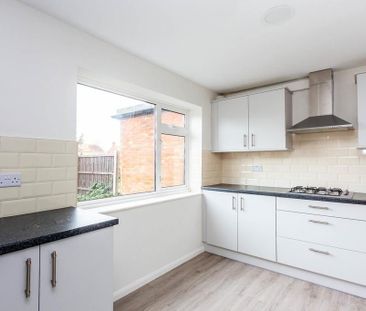 3 bedroom semi-detached house to rent - Photo 6