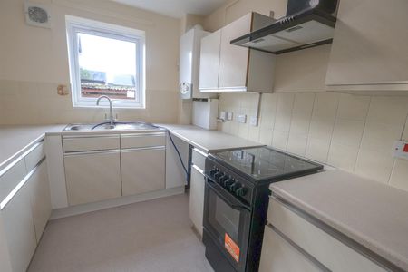 Headley Court, The Rough, Headless Cross, Redditch - Photo 5