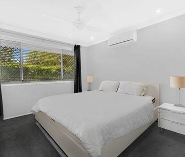 Large Modern 3 Bedroom Villa in a Great Location - Photo 3