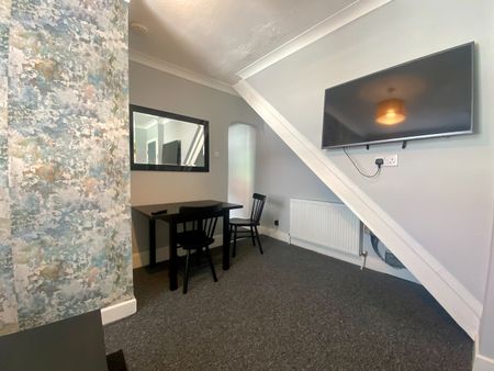 2 Bed Flat, Erleigh Road, RG1 - Photo 4