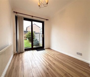 3 bedroom mews to rent - Photo 2