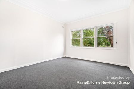 Leafy residence in a sought-after location - Photo 4