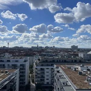 Wunderschöne Dachgeschoßwohnung mit Blick über die Stadt! - Photo 3