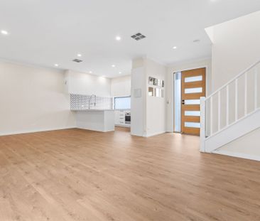 Modern townhouse in prime location - Photo 2