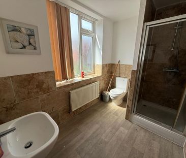 1 bedroom in a house share to rent - Photo 4