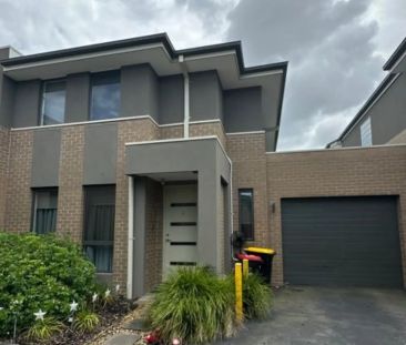 Modern Two Bedroom Townhouse - Photo 1